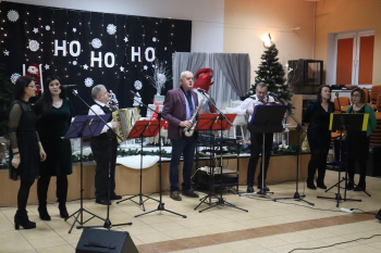 Zesp&oacute;ł ,,Kulesianki Band "podczas uroczystej Wigilii  KGW ,,Kulesianki"