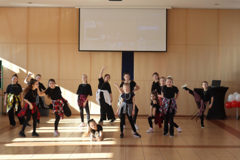 Występ grupy tanecznej ,,Magnetic''- dla dzieci ze Słowacji