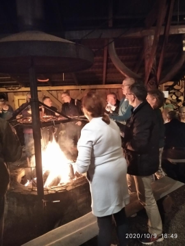Pieczemy kiełbaski i się bawimy