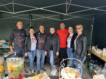Słodkości regionalne przygotowane przez KGW ''Kulesianki' na  Wyścig Kolarski w Kuleszach Kościelnych