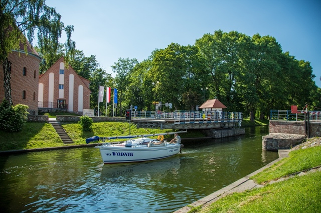 "Młodzi duchem" zwiedzają stolicę żeglarstwa - Giżycko